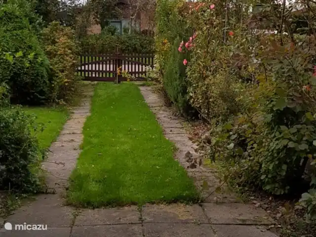 bungalow huren in Nederland, Noord-Holland, Julianadorp aan Zee – Bungalow Wind Rose oprit