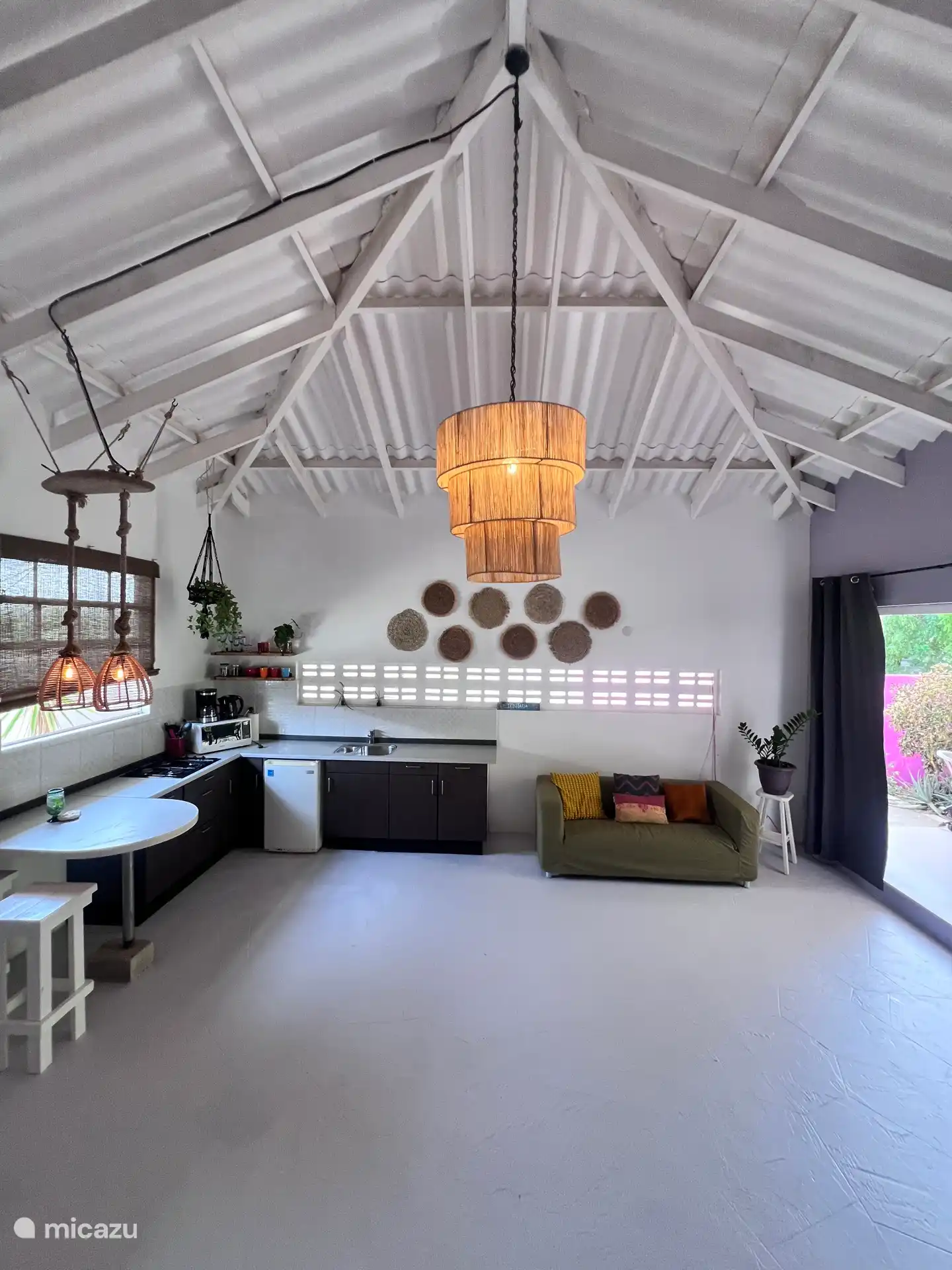 Salón, cocina abierta