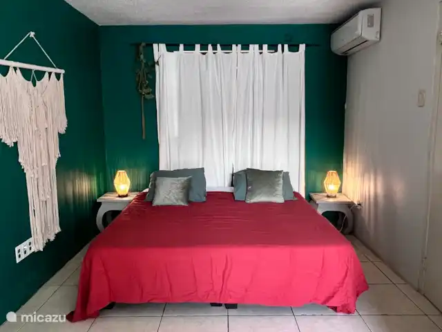 Brise tropicale Curaçao Trinitaria | Curaçao, Banda Ariba (est), Santa Catharina - appartement Chambre très spacieuse avec un lit king size et un canapé-lit