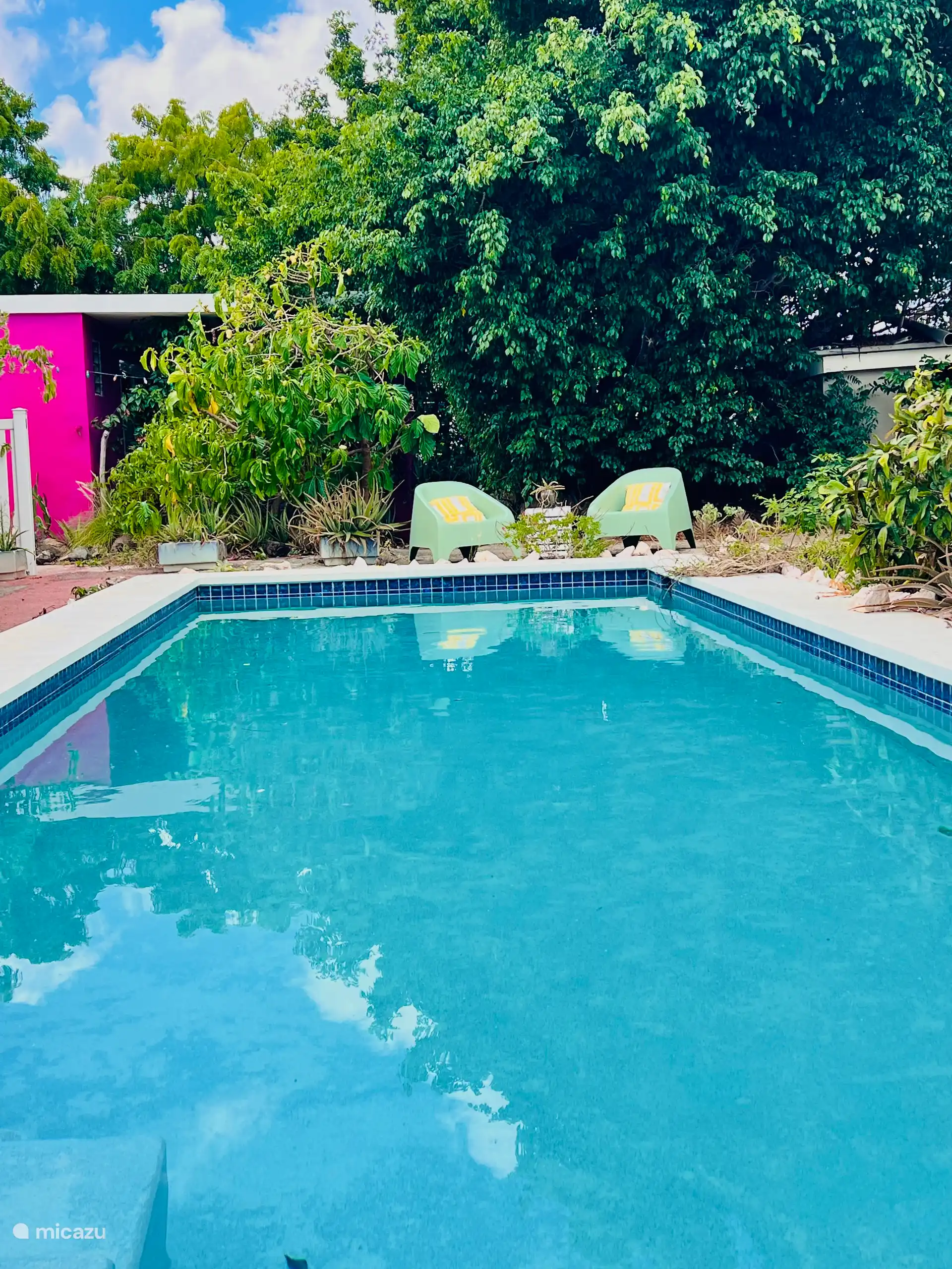 Piscina, bonito lugar para relajarse después de un día de playa. 