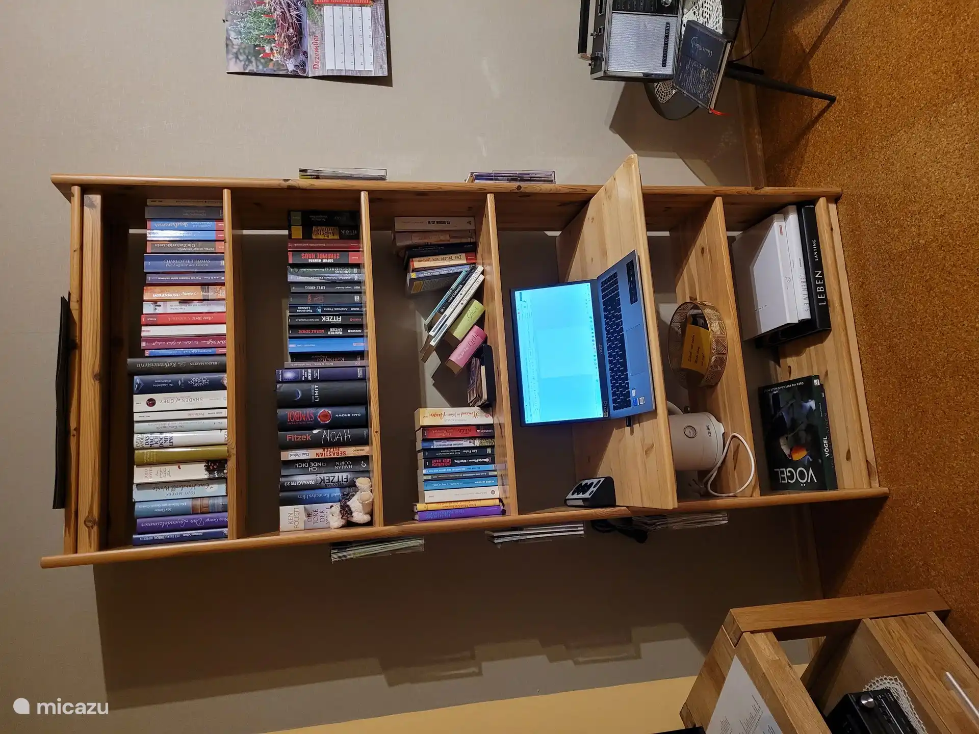 Si lo deseamos, podemos transformar la estanter&#237;a en una estaci&#243;n de trabajo para PC.