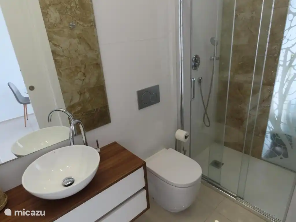 Badezimmer, komplett ausgestattet 