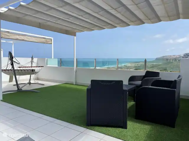 Plage Penthouse Mer Côte  | Espagne, Costa Blanca, Los Arenales del Sol - appartement Terrasse privée sur le toit à usage exclusif équipée de sièges, chaises longues, hamac et barbecue.