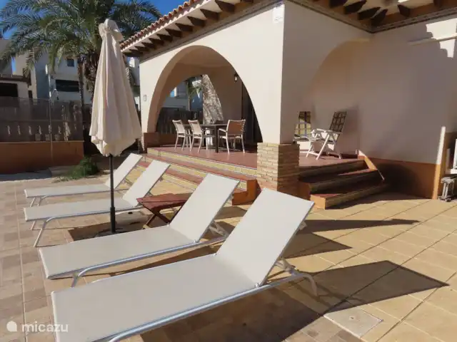 Villa sur la Plage El Pinet  | Espagne, Costa Blanca, La Marina del Pinet - villa Chaises longues et véranda