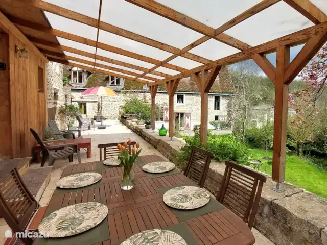Moulin Fouché - Le Pigeonnier | France, Côte-d'Or, Arnay-le-Duc - gîte / cottage Grande terrasse couverte