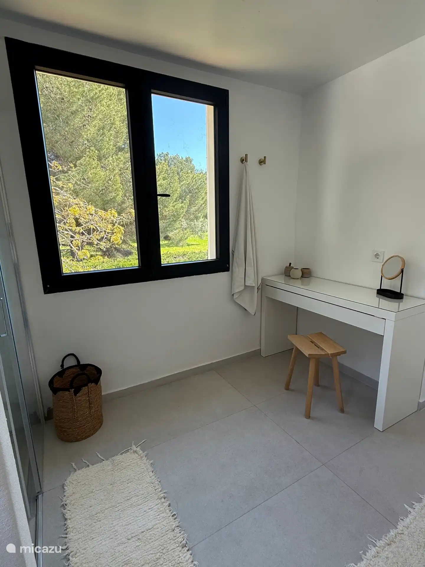 Hauptbadezimmer im ersten Stock 