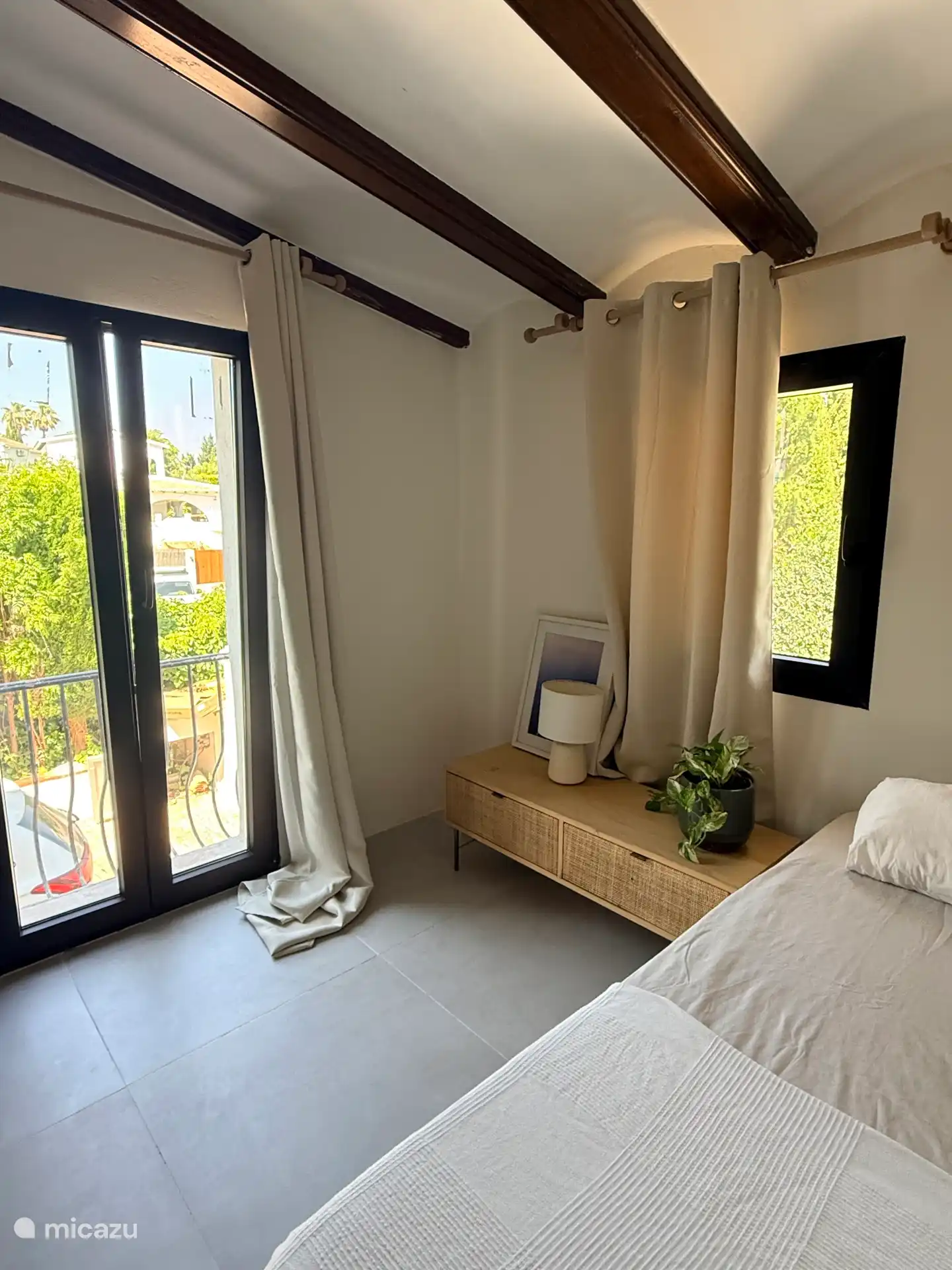 Nieuw gerenoveerde slaapkamer op de begane grond met een eigen badkamer.