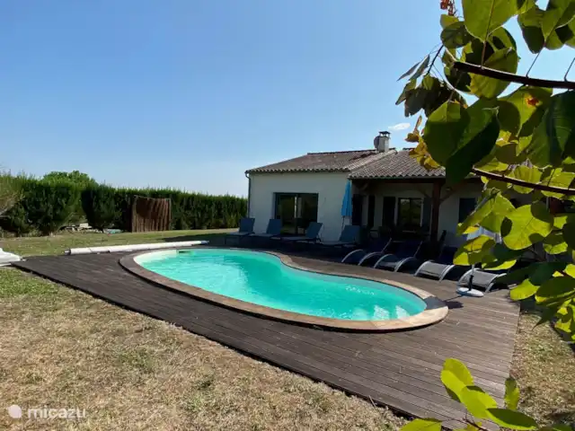 Location de Vacances France, Charente, Chalais (Charente), villa - Le Charme Location de Vacances France, Charente, Chalais (Charente), villa - Le Charme