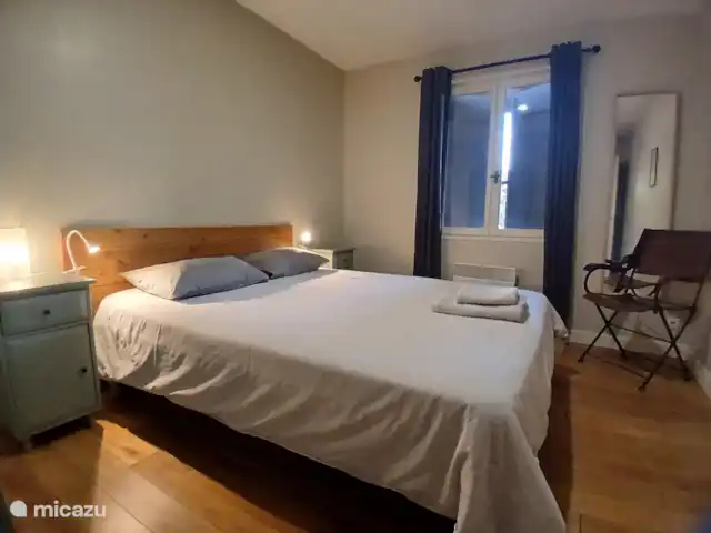 Location de Vacances France, Charente, Chalais (Charente), villa - Le Charme Chambre 1 - côté piscine