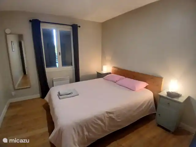 Location de Vacances France, Charente, Chalais (Charente), villa - Le Charme Chambre 2 - côté piscine