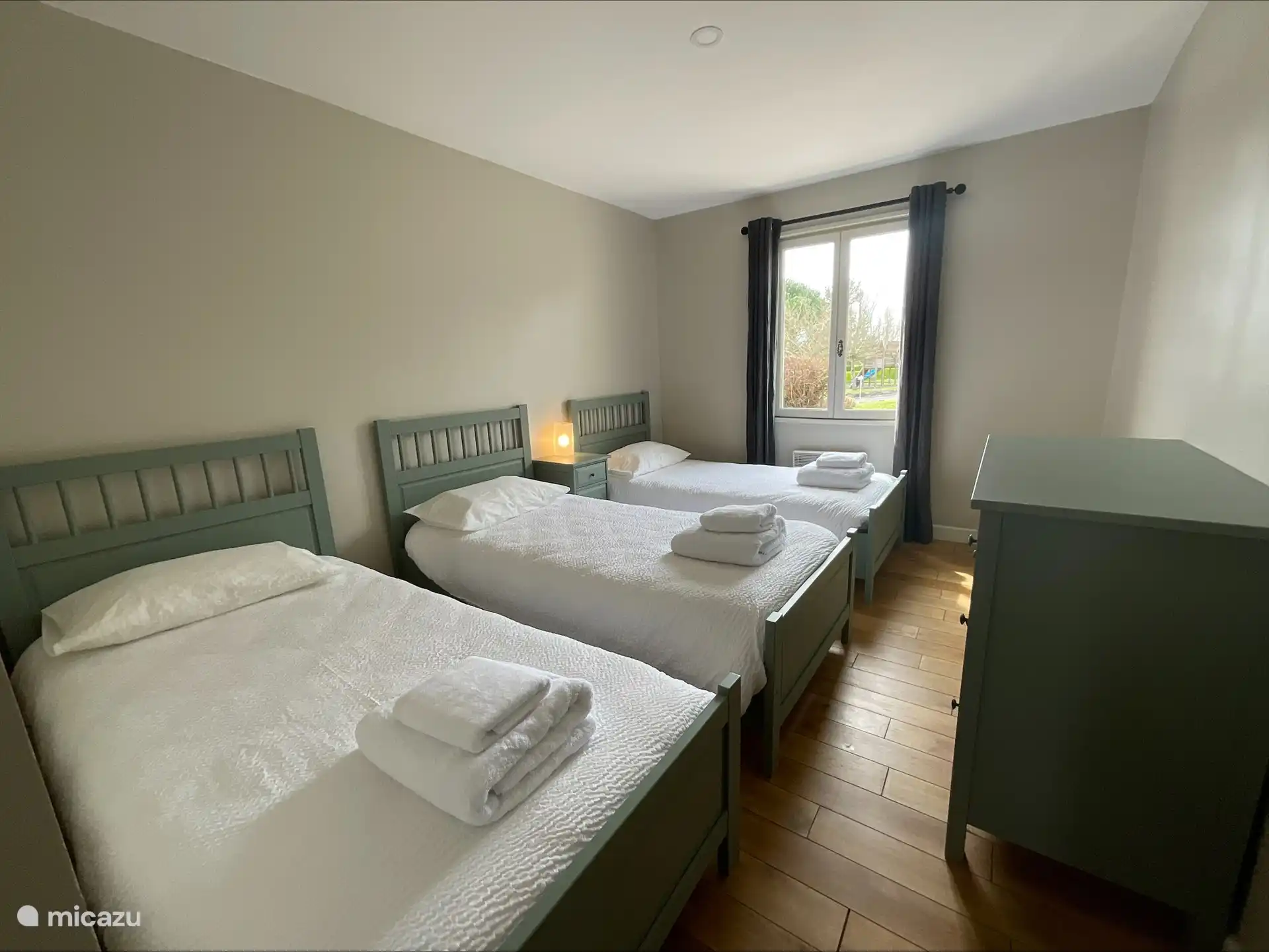 Schlafzimmer 4 für 3 Gäste in 3 Einzelbetten - Vorderseite