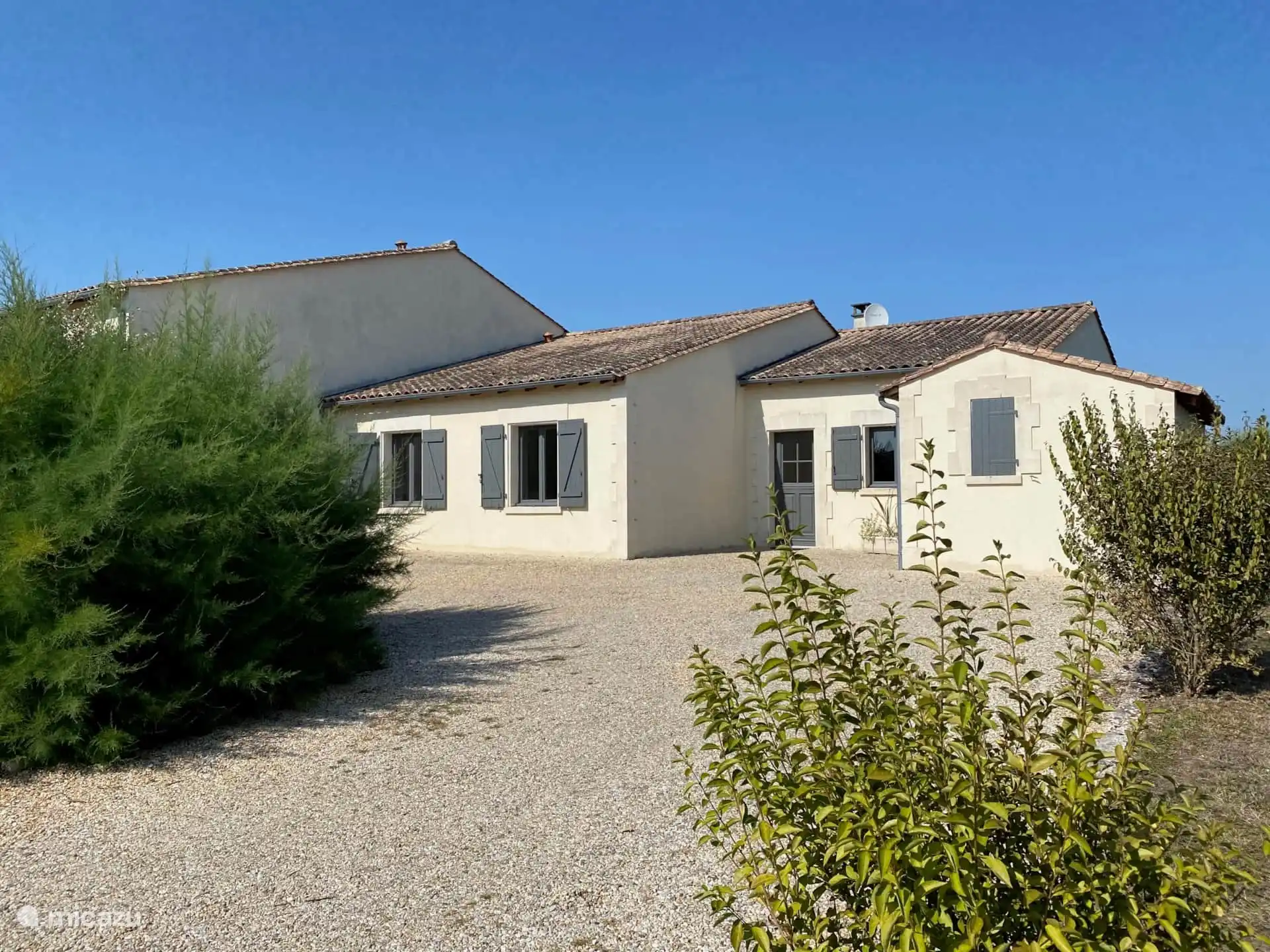 Villa mit 4 Schlafzimmern auf kleinem Feriengrundstück mit privatem Pool, Nutzung von Tennisplätzen und Petanque 