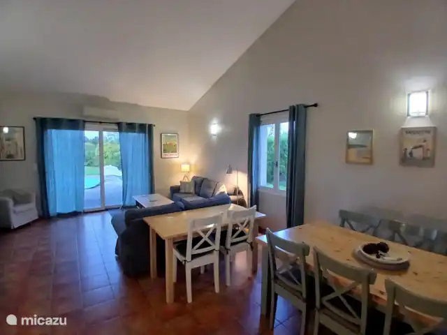 Location de Vacances France, Charente, Chalais (Charente), villa - Le Charme Salon / salle à manger décloisonné