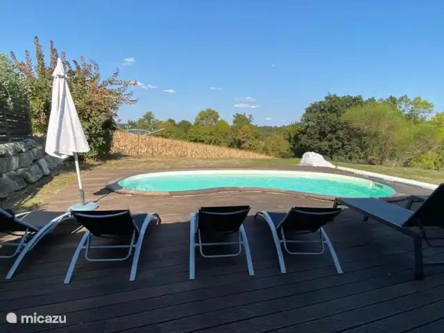 Location de Vacances France, Charente, Chalais (Charente), villa - Le Charme Piscine chauffée au sel (8mx4m) avec alarme. Ouvert de mai à octobre