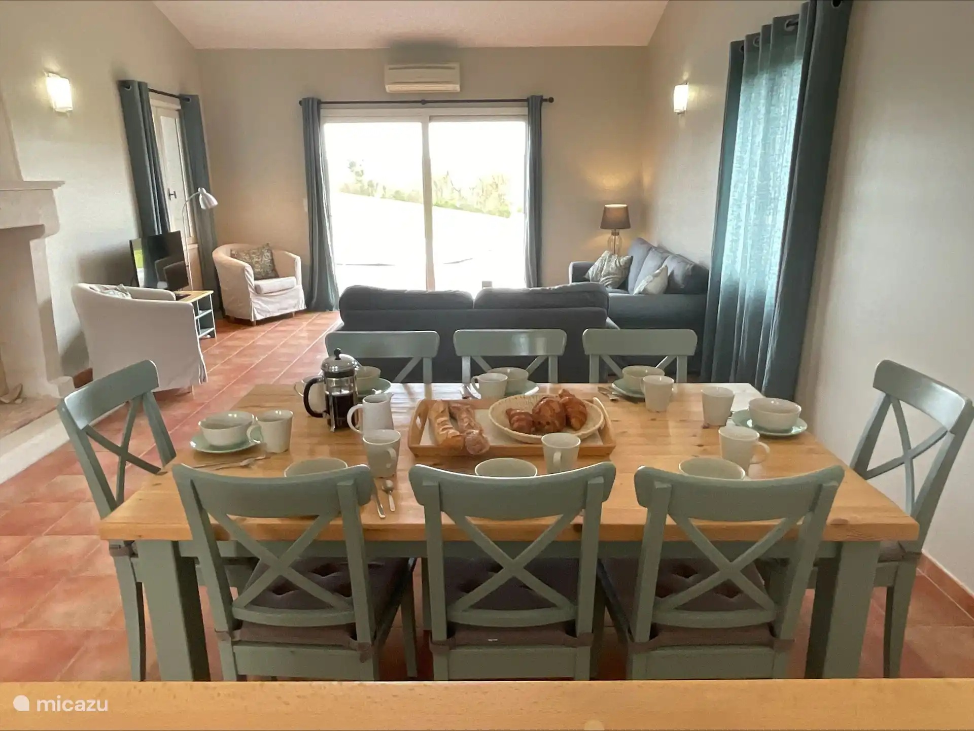 Offener Wohn-/Essbereich