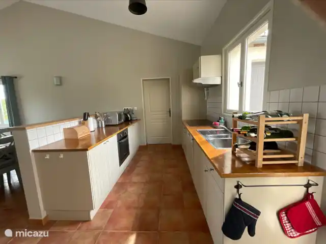 Location de Vacances France, Charente, Chalais (Charente), villa - Le Charme Cuisine ouverte