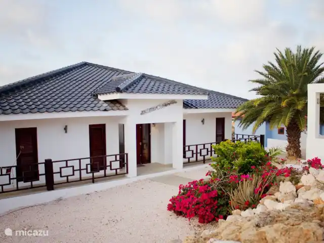 villa huren in Curaçao, Banda Ariba (oost), Jan Thiel – Villa Milonga Entree van Villa Milonga