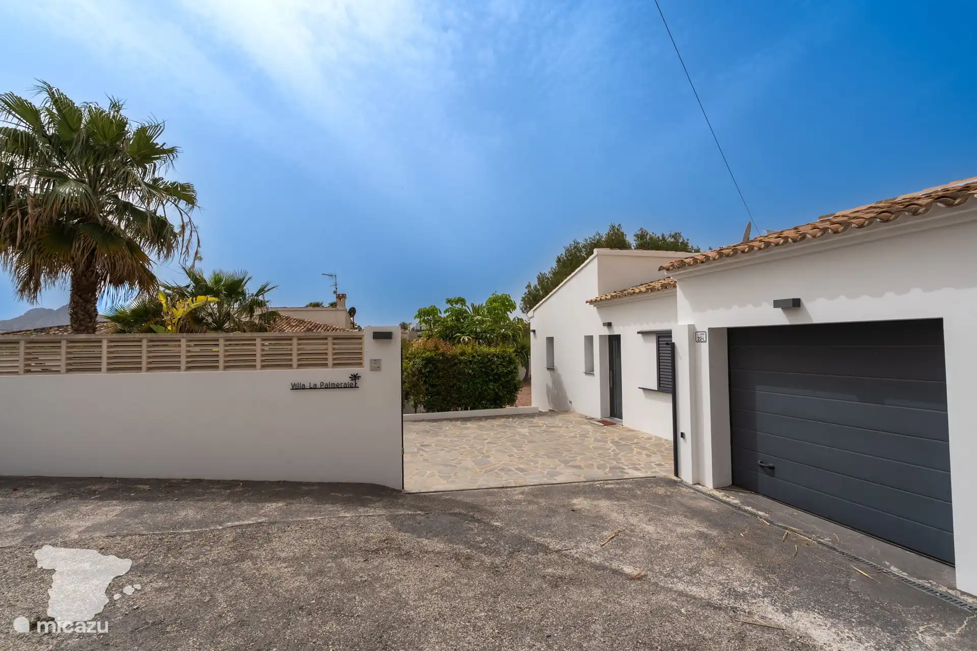 Entrée depuis la rue