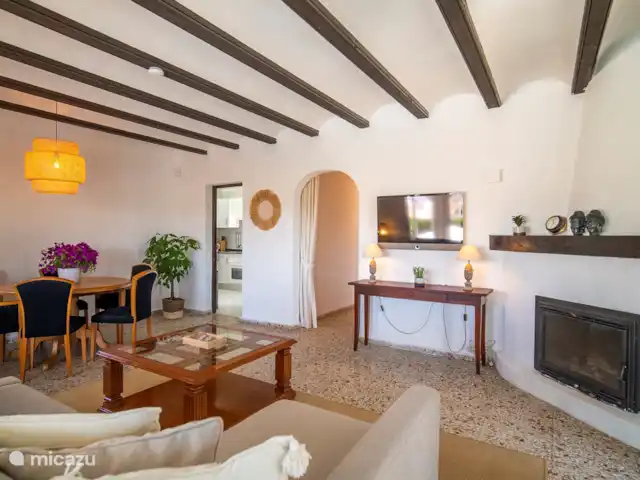 Location de Vacances Espagne, Costa Blanca, Jávea, villa - Villa de luxe Casa Siesta avec piscine Salon spacieux avec poêle à bois et téléviseur intelligent (y compris Netflix)