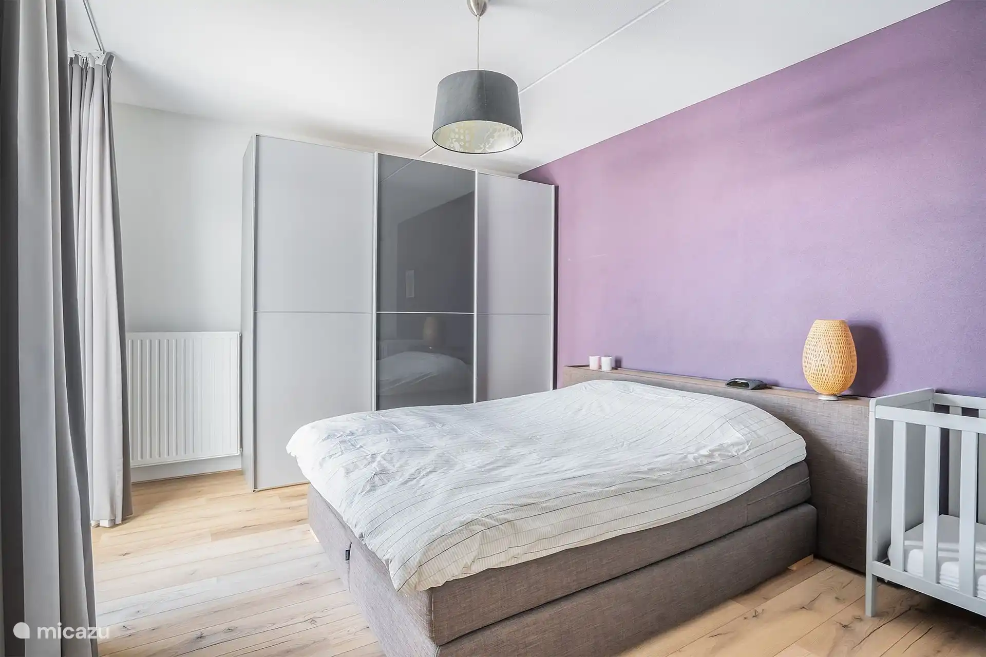 Bedroom with extra large bed (1.80m wide)