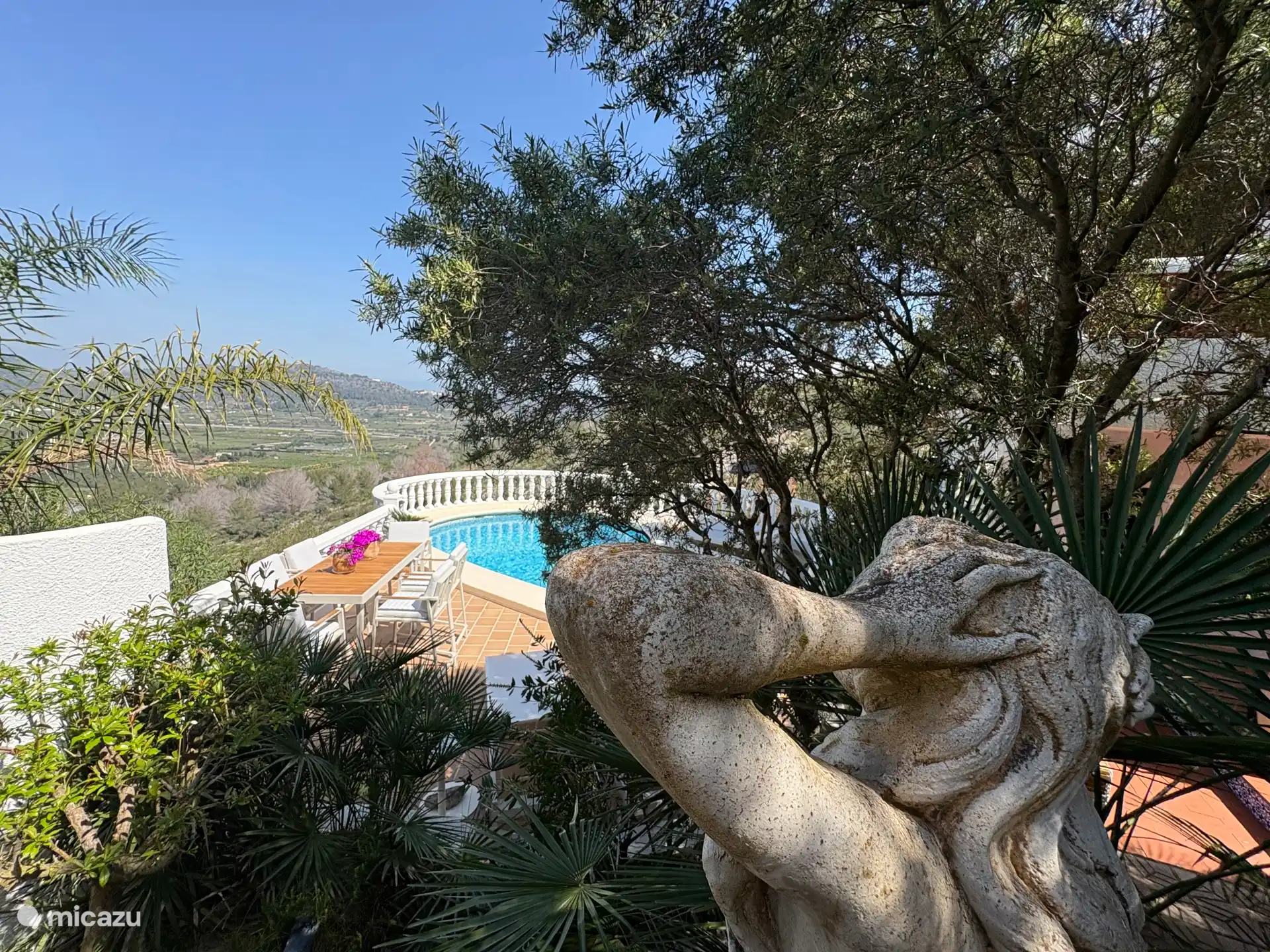 Vues lointaines depuis le jardin de rocaille