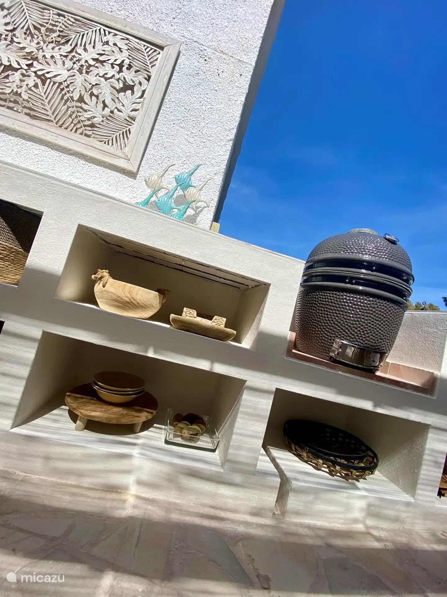 Profitez de la cuisine sur la terrasse couverte, au 1er étage 