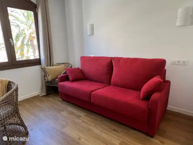 Location de Vacances Espagne, Costa Blanca, Jávea, appartement - Mira La Isla La chambre 3 dispose d'un bureau sur lequel vous pouvez travailler (pendant votre travail) avec la fibre optique haut débit. Il y a un canapé lit qui peut facilement être déplié en lit avec un matelas de 150 cm. Cette chambre dispose également de la climatisation.
