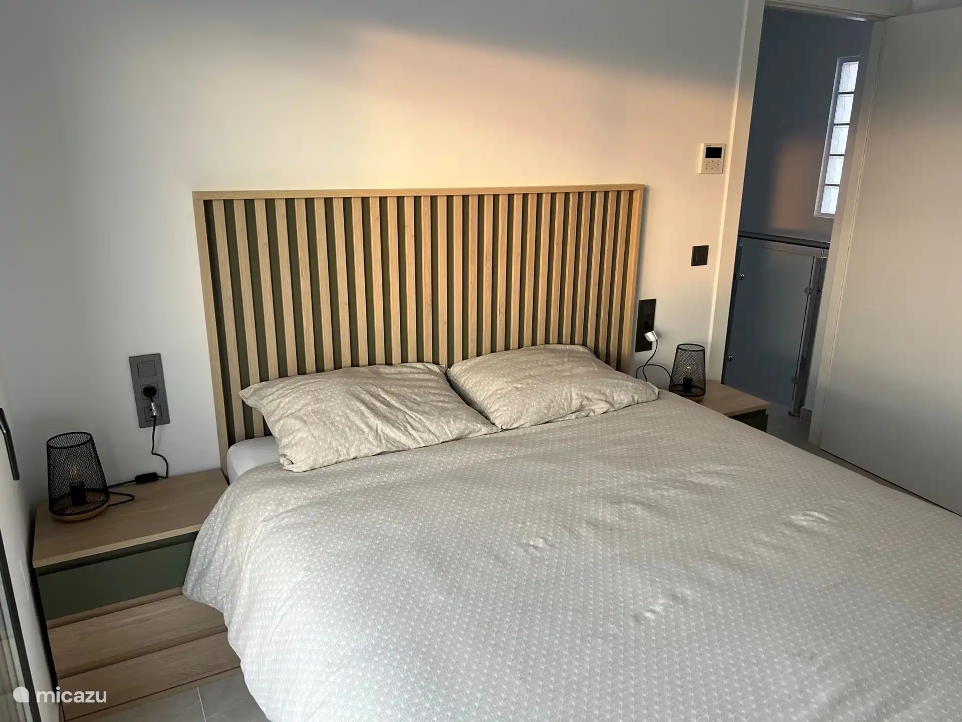 Bett im Schlafzimmer im Obergeschoss