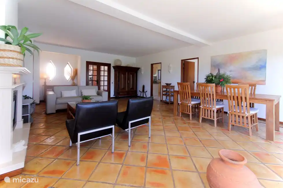 Spacious living room with unobstructed views, a new comfortable fabric sofa (recently added), attractive green plants and plenty of light. Great to relax in! 