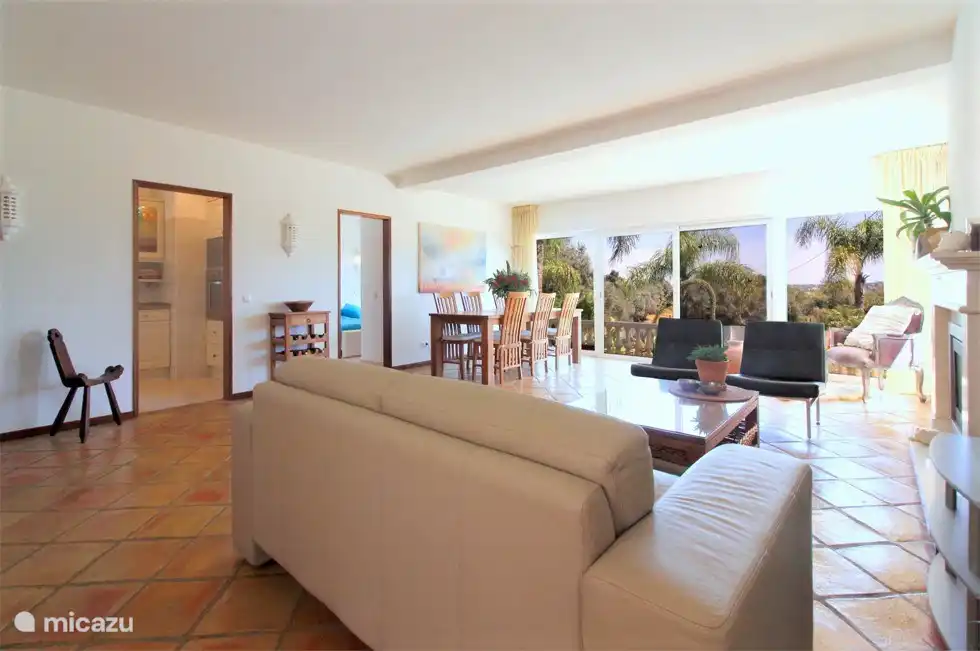 Spacious living room with unobstructed views, a new comfortable fabric sofa (recently added), attractive green plants and plenty of light. Great to relax in! 