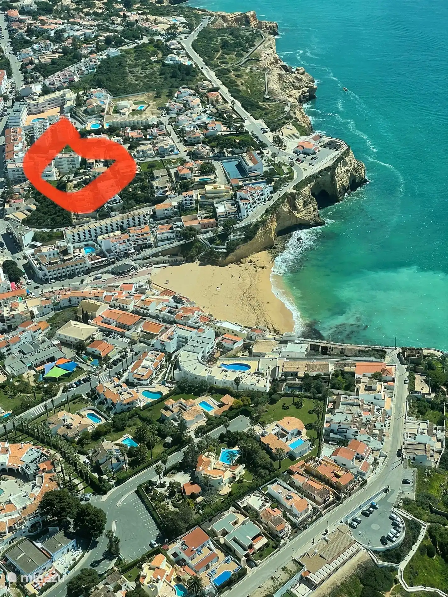 Location of the apartment in the heart of Carvoeiro 150 meters from the beach