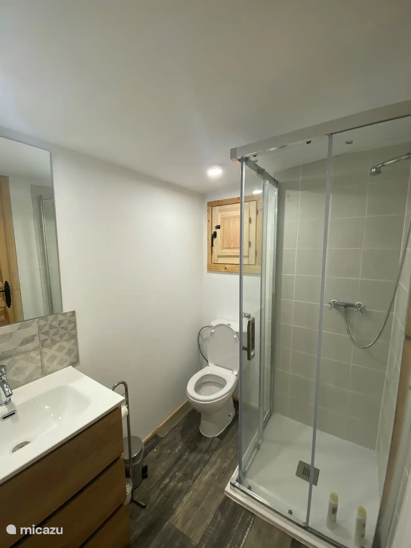 The bathroom with shower, toilet and sink. Towels are provided.