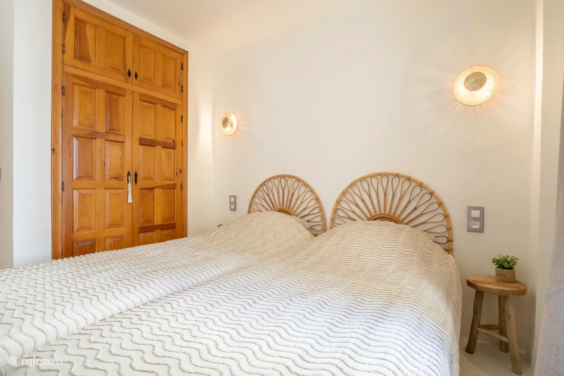 2-Personen-Schlafzimmer mit zwei Betten von 90x200 cm. Inklusive Klimaanlage