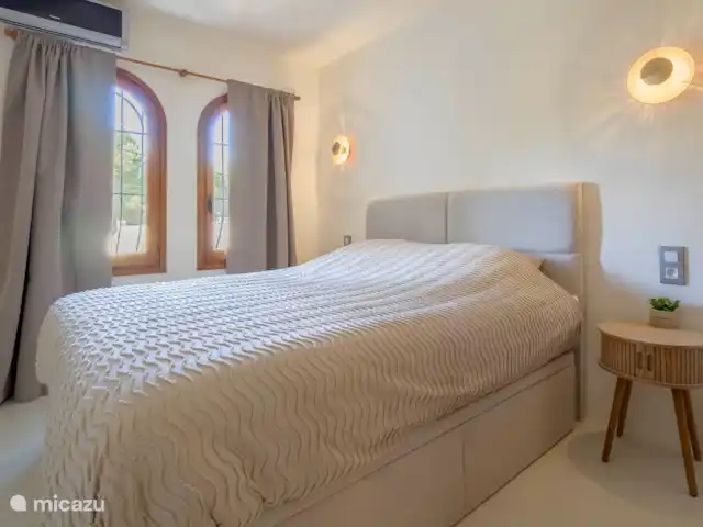 Casa León en España, Costa Blanca, Jávea - casa paredada Dormitorio para 2 personas con cama de 160x200 cm. Incluye aire acondicionado