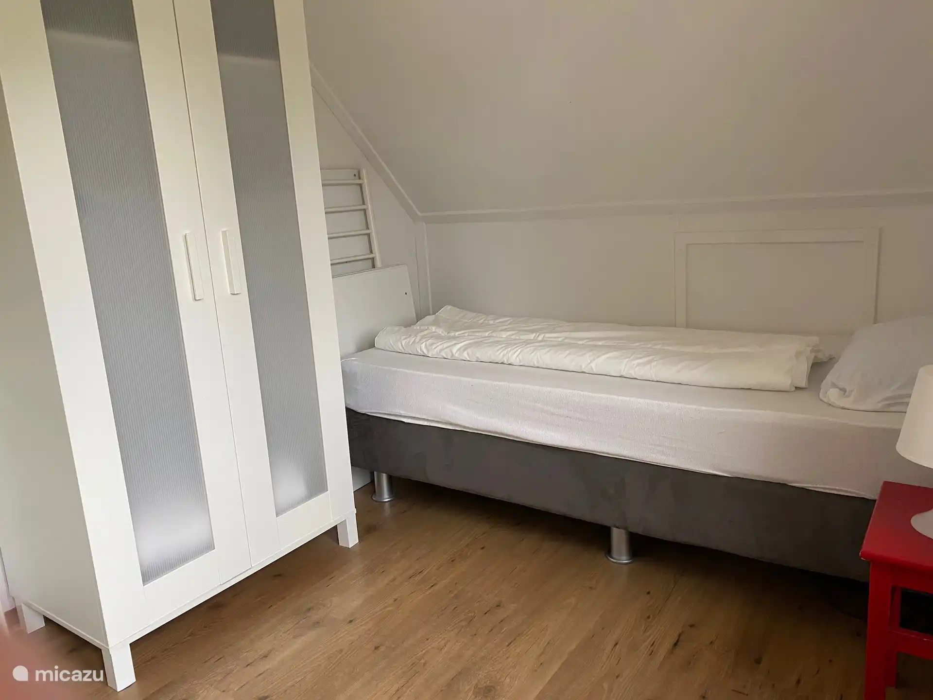 Kinderzimmer (mit Kleiderschrank)