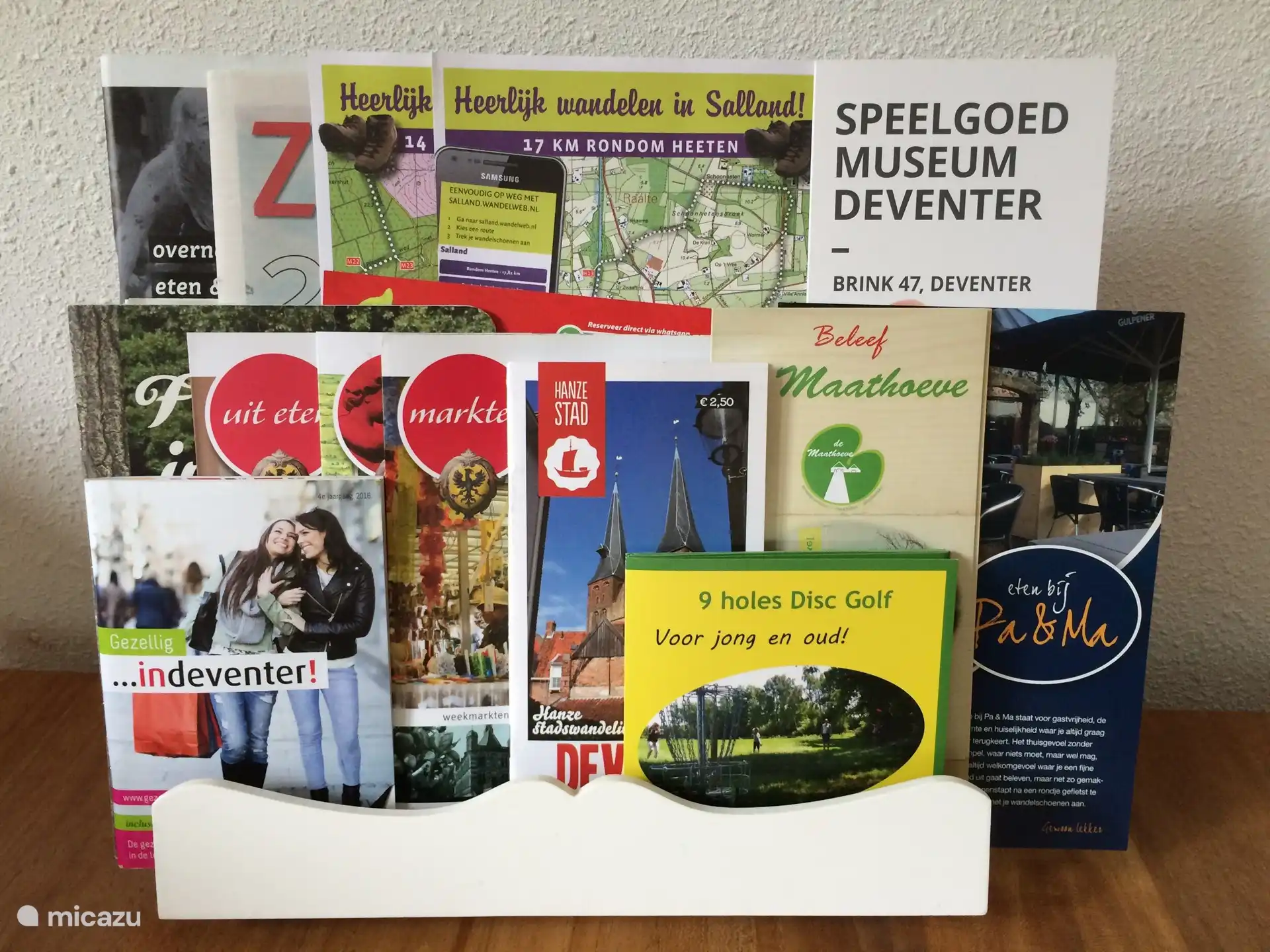 Diverse schöne Broschüren liegen im Haus bereit