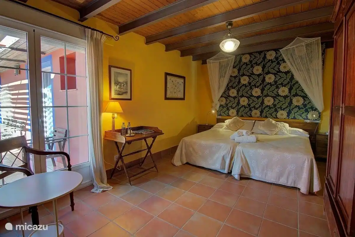 Zimmer El Miserat, 2 getrennte Betten, mit gemeinsamer Terrasse