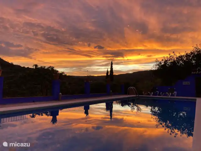 Casa Gallinera | Espagne, Costa Blanca, Benissivà - manoir / château Coucher de soleil au bord de la piscine