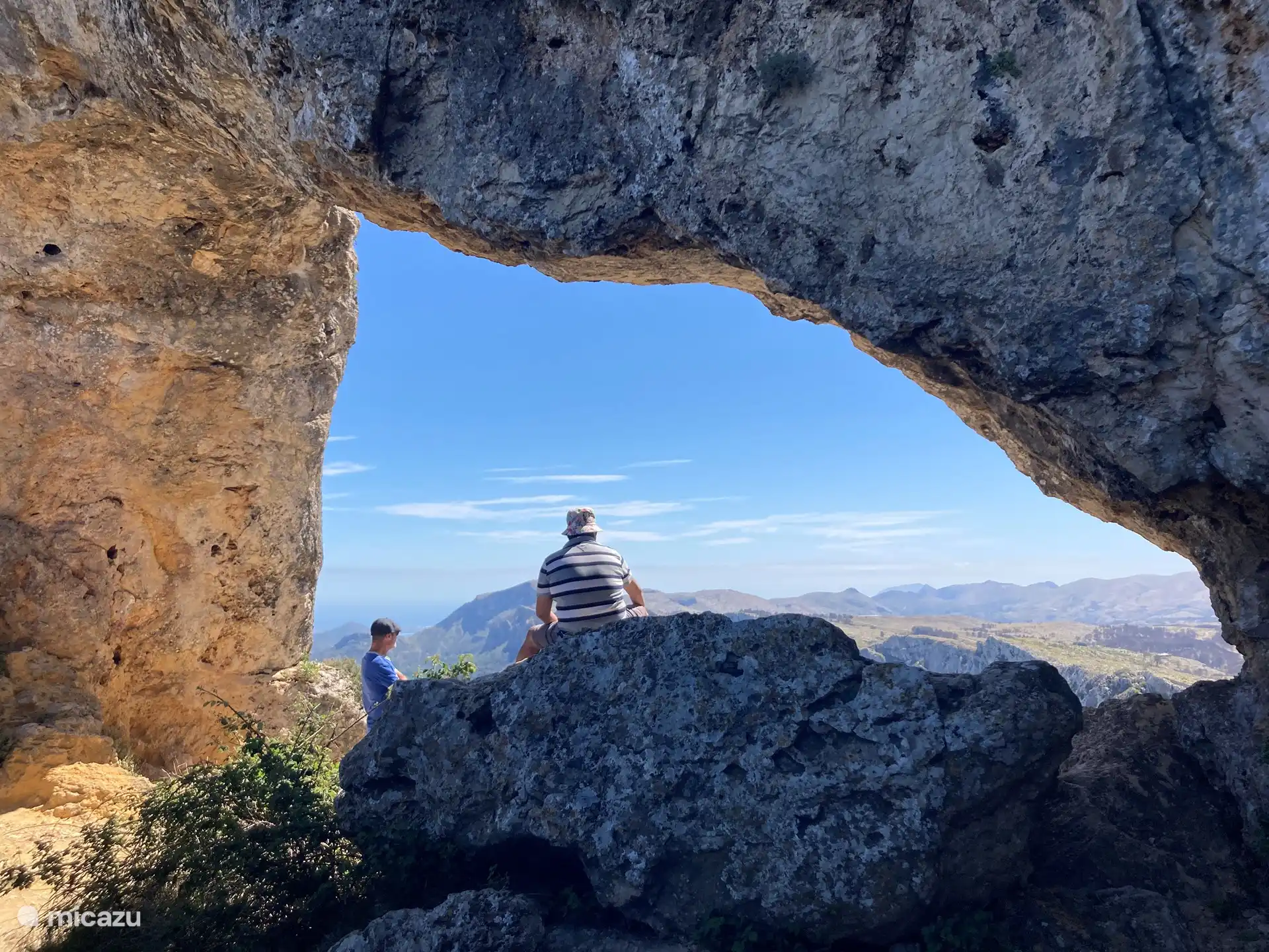 Der Blick auf den Berg La Foradà, bei klarem Wetter kann man bis nach Denia oder vielleicht bis nach Ibiza blicken