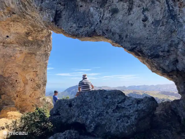 Casa Gallinera | Espagne, Costa Blanca, Benissivà - manoir / château La vue sur la montagne La Foradà, par temps clair, peut être vue jusqu'à Denia ou peut-être jusqu'à Ibiza.