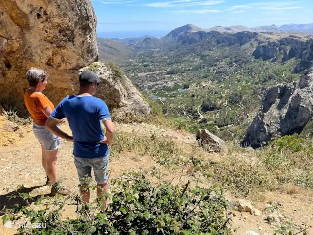 Casa Gallinera | Espagne, Costa Blanca, Benissivà - manoir / château Au loin se trouve la Casa Gallinera