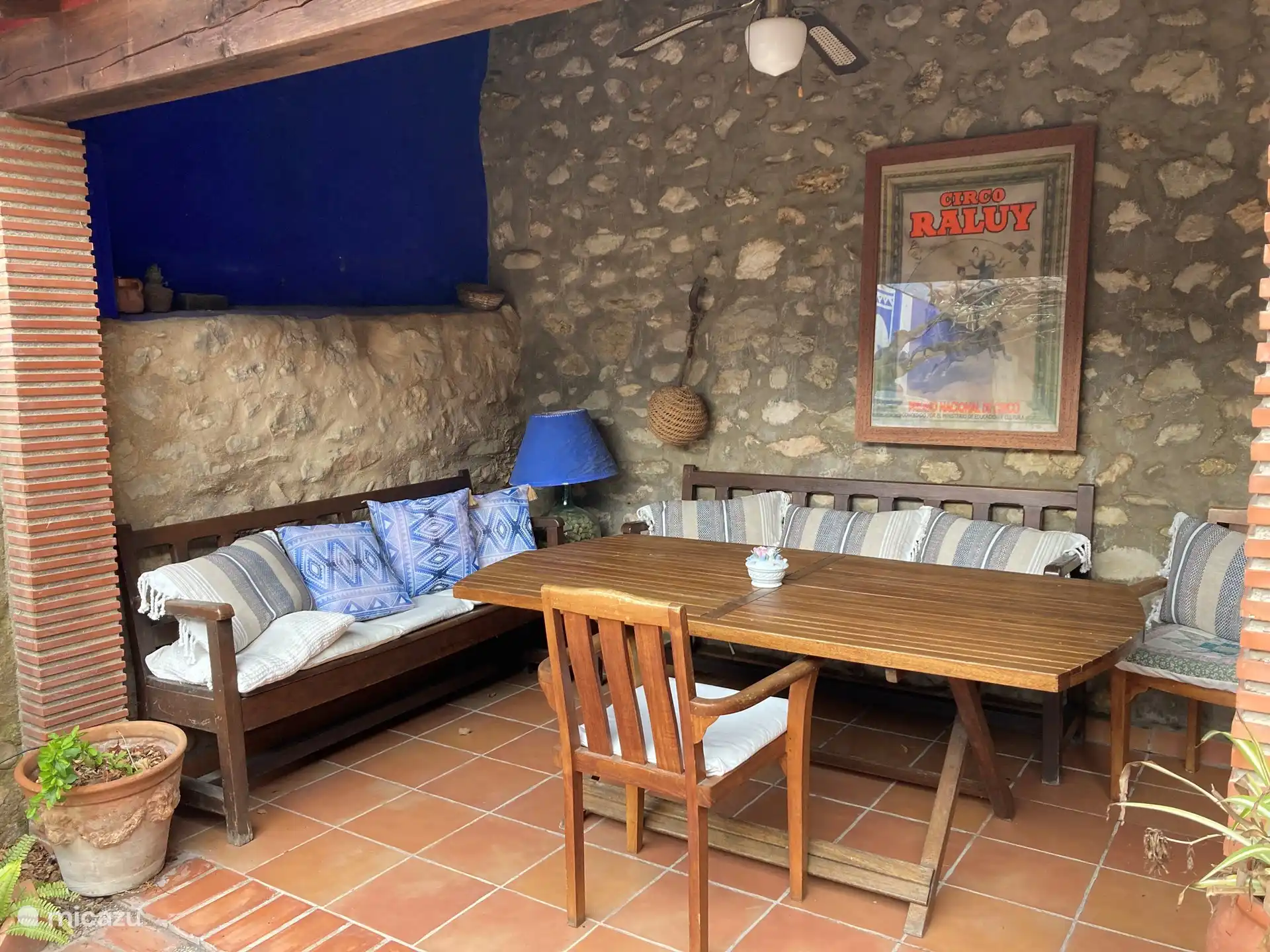 Familienessbereich auf der Terrasse