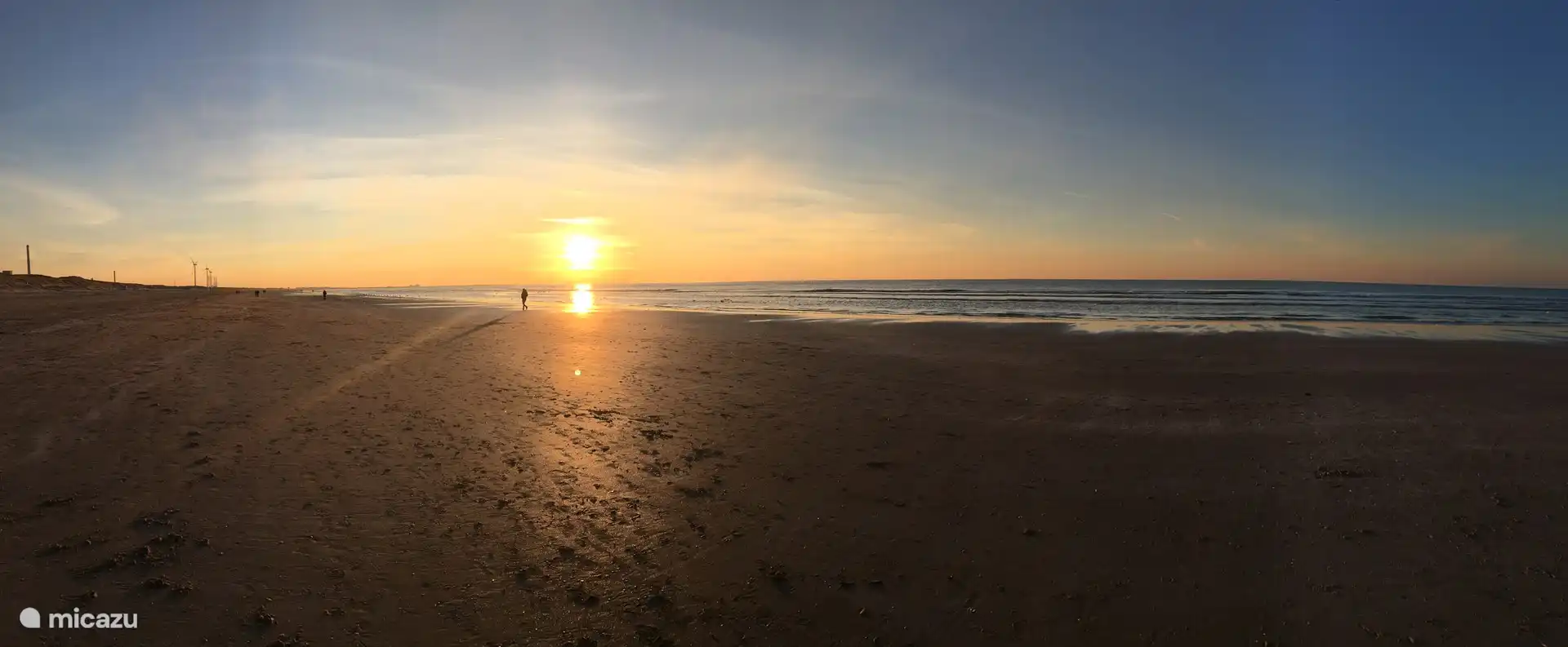 Terminer la journée avec un coucher de soleil sur la plage est toujours une expérience idyllique.