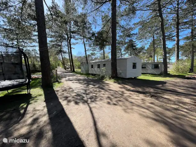 El cangrejo en Países Bajos, Holanda del Norte, Castricum - mobil home / caravana Ubicado en una calle tranquila, cerca del edificio de baños De Krab. El edificio de baños fue completamente modernizado en 2024.