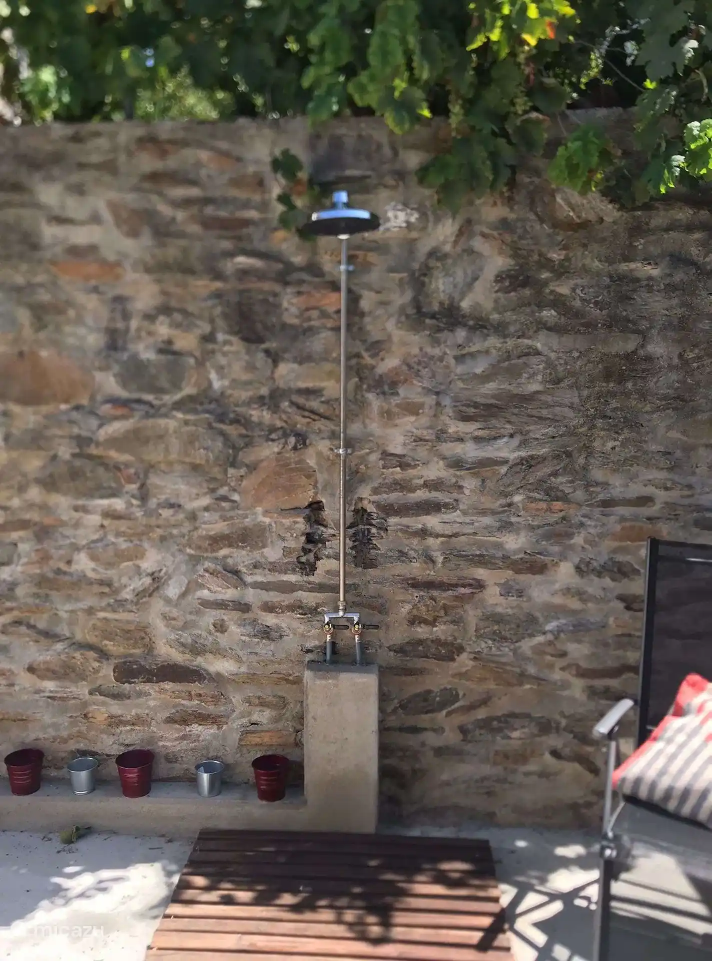 Heiße und kalte Außendusche