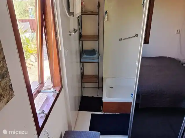 Wandelen, Nederland, Noord-Holland, Schoorldam, tiny house Maries Home entree douche