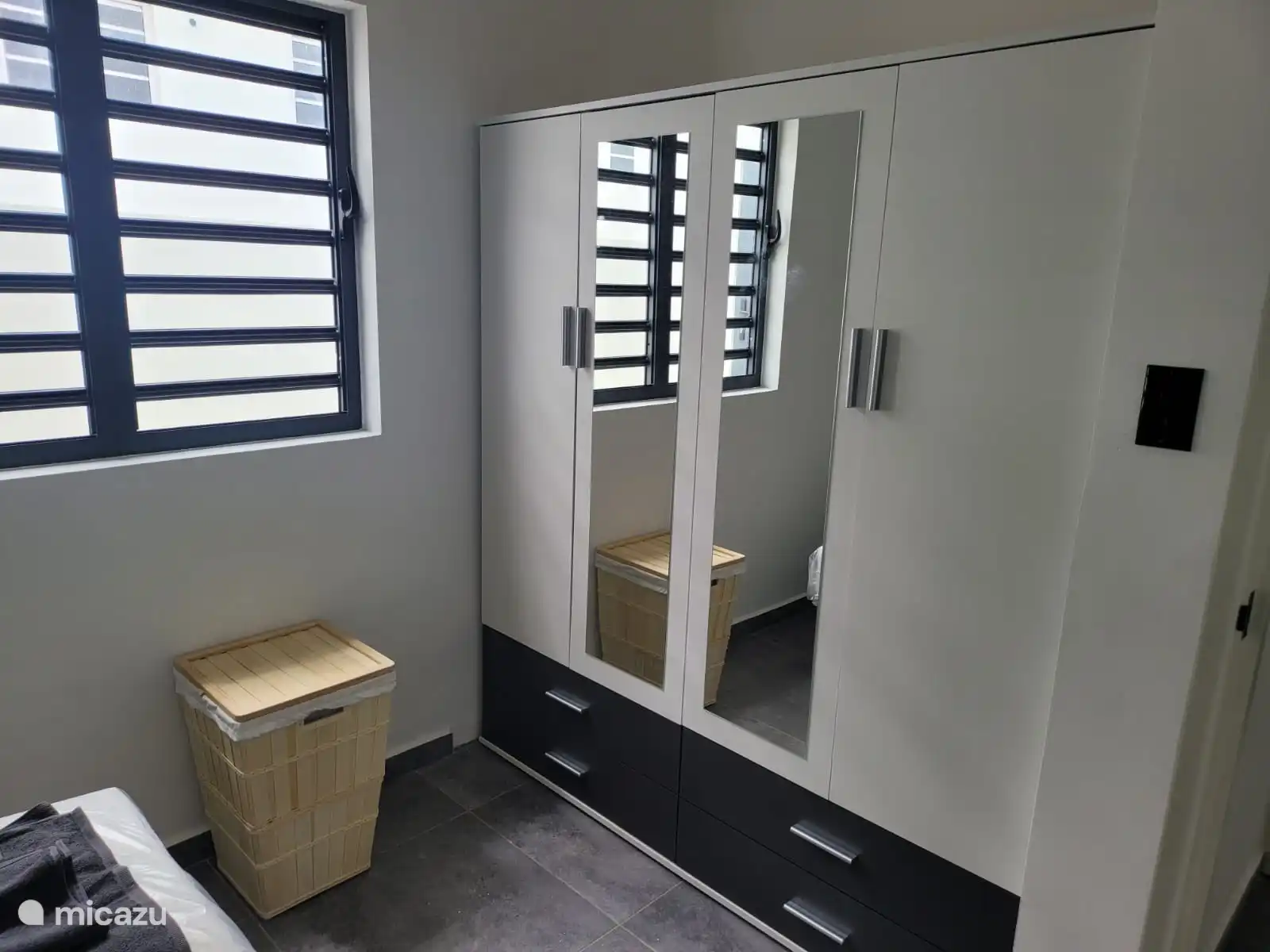 2nd bedroom with spacious linen closet