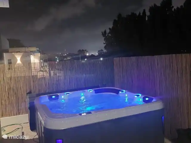 vakantiehuis huren in Curaçao, Banda Ariba (oost), Mambo Beach – Casa di Mambo avonds met mooie lichten