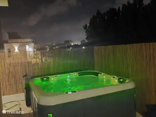 vakantiehuis huren in Curaçao, Banda Ariba (oost), Mambo Beach – Casa di Mambo Heerlijk vertoeven in de jacuzzi