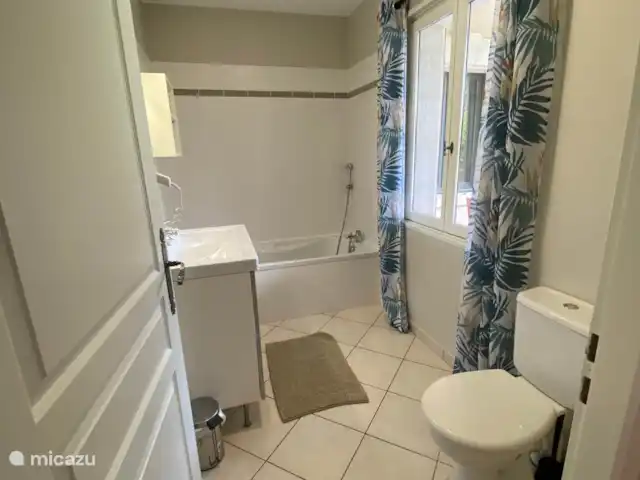 Le Sorbier | France, Charente, Chalais (Charente) - villa Salle de bain avec bain et WC